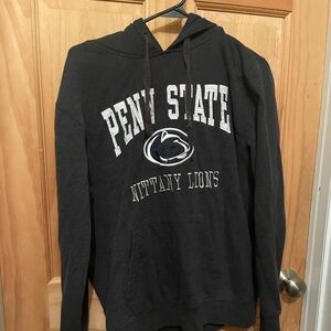Well Loved, Men’s Size Medium Penn State Hoodie. Has a flaw on the PSU Logo